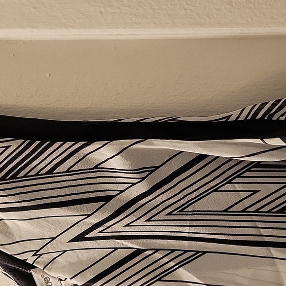 Abstract print dress - Picture 5 of 6